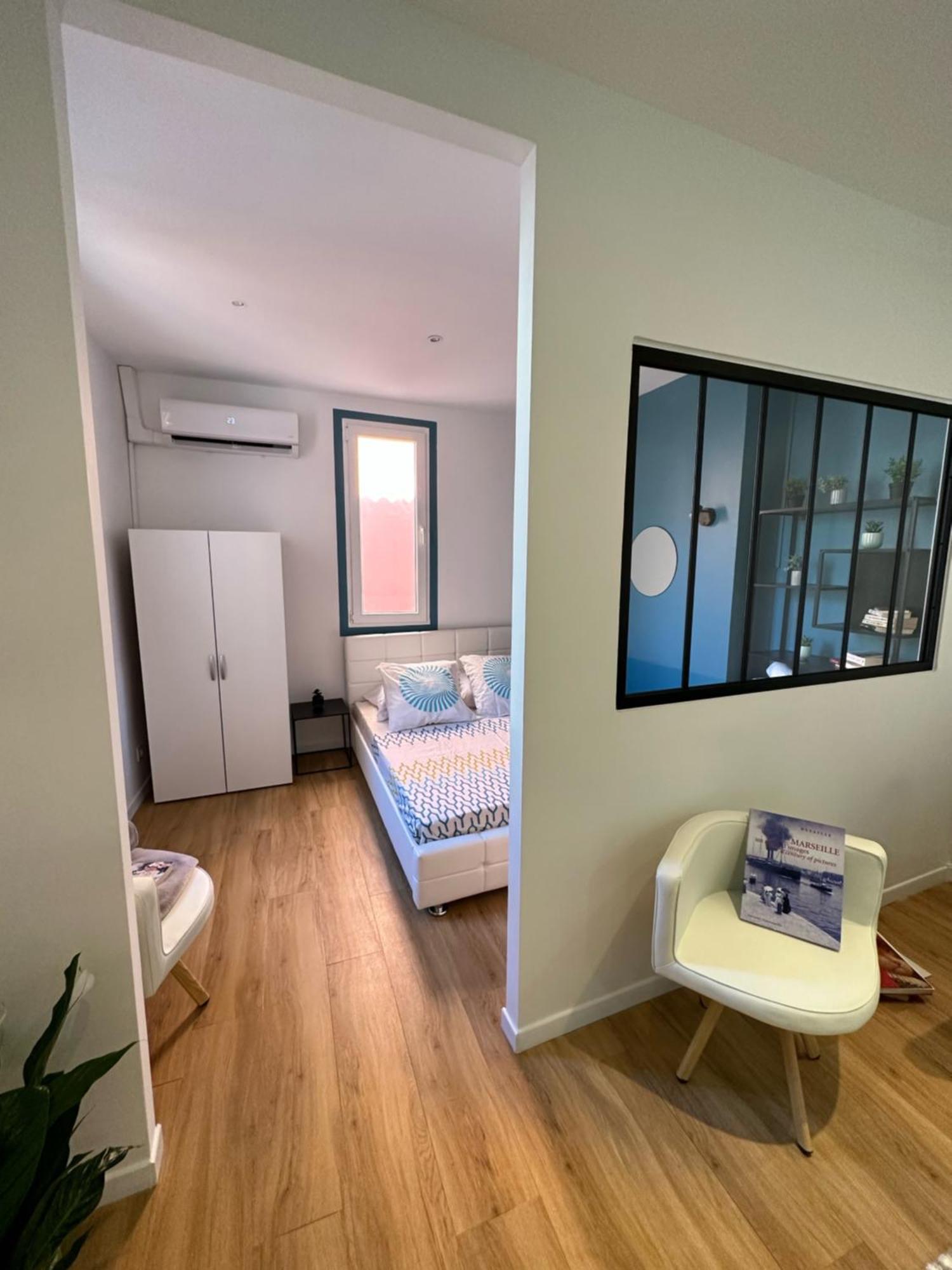 T2 Vieux Port Place Daviel * Marseilles