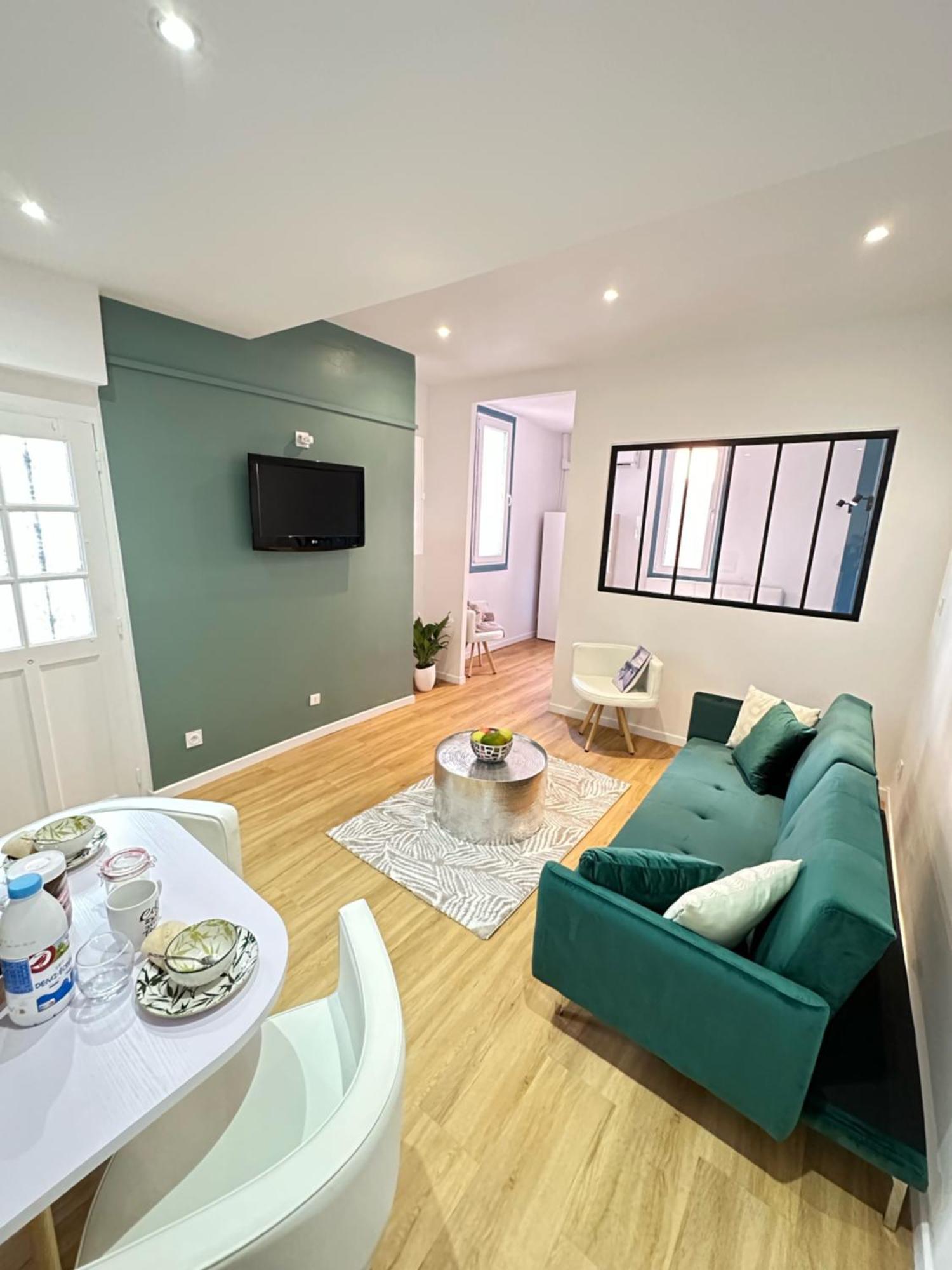 T2 Vieux Port Place Daviel * Marseilles